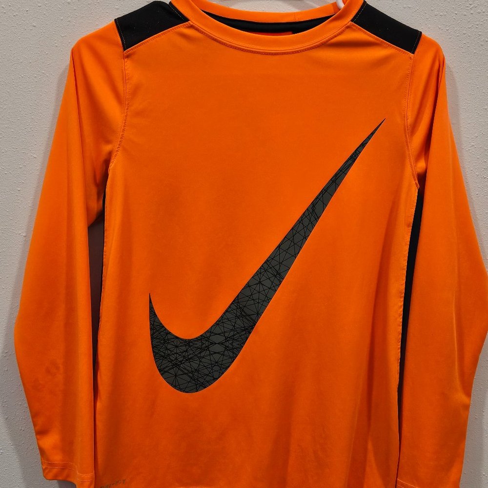Nike boys L/S  t-shirt